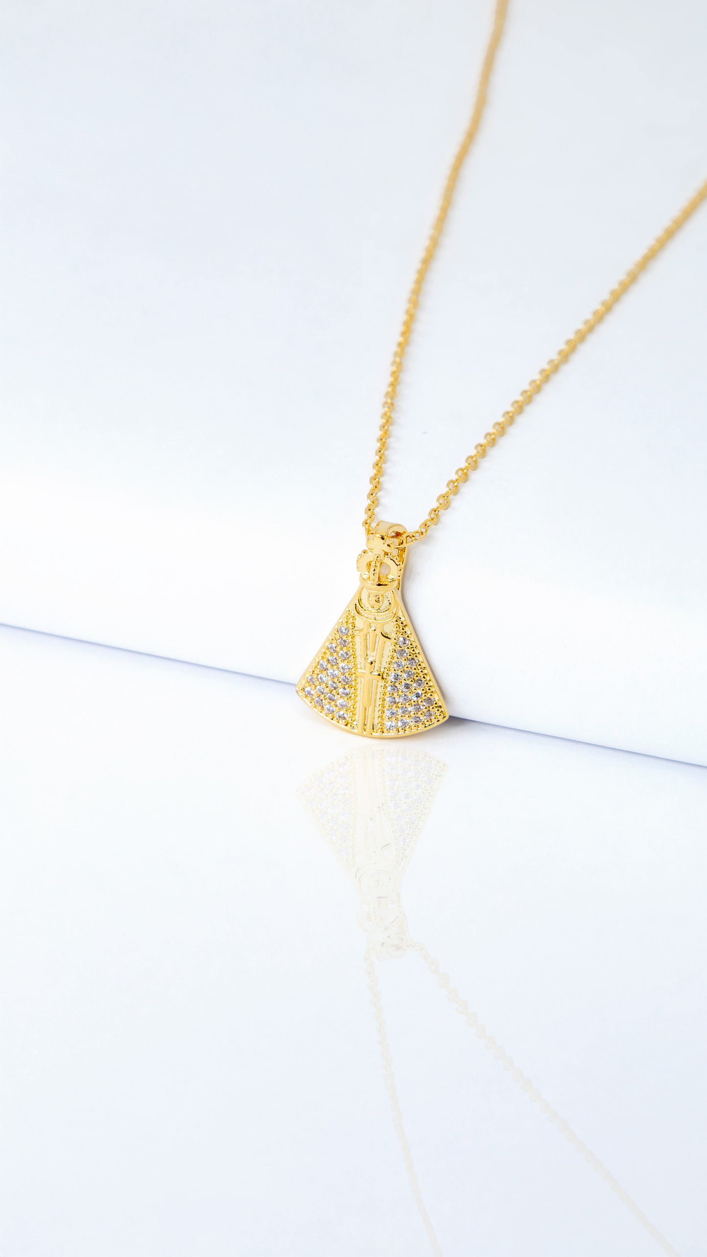 Colar Nossa Senhora Cravejado em Zircônias Brancas Banhado em Ouro 18K