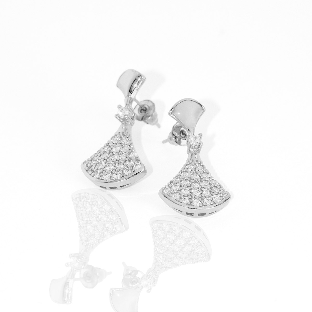 Brinco Leque Luxo Banhada Com Microzircônias Cravejadas