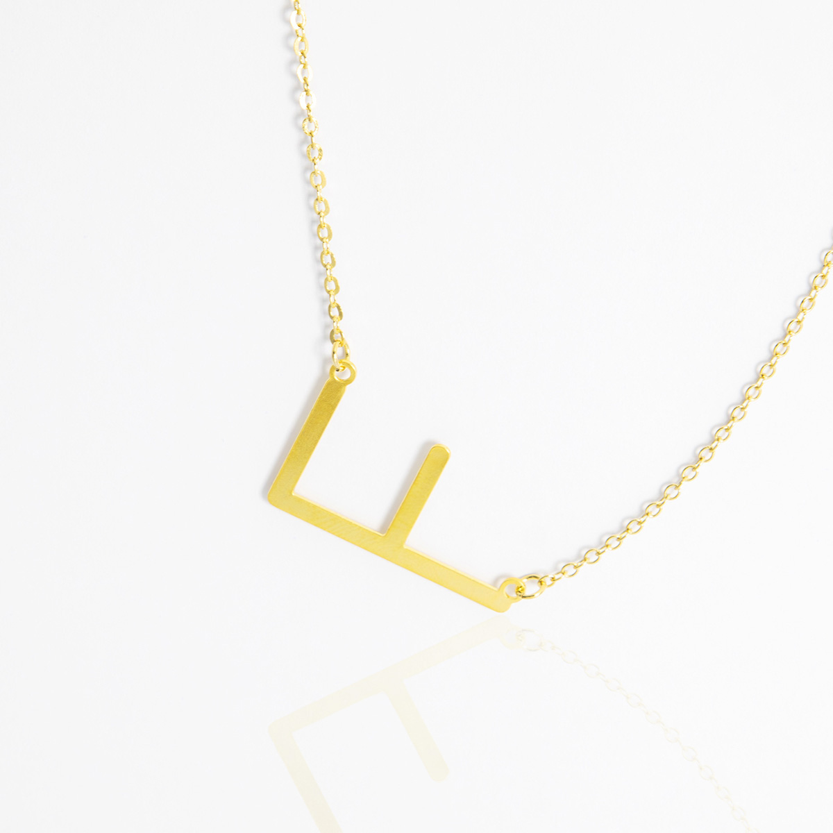 Colar Inicial de Letra Banhado em Ouro 18K