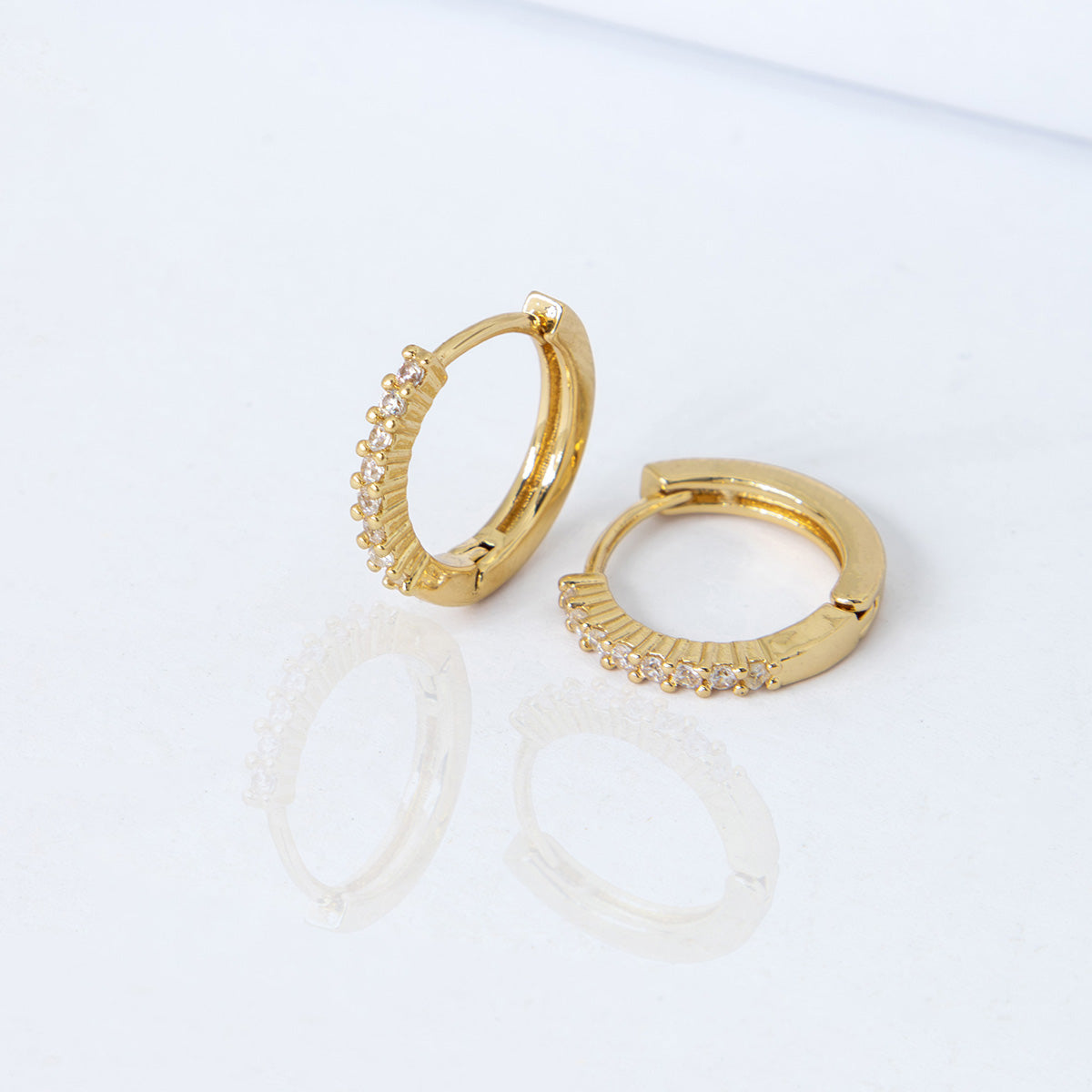 Brinco Argolinha Zircônias