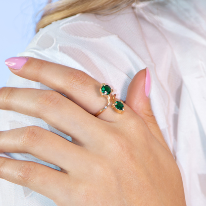 Anel 2 Cristais Artificiais Quartzo Verde Banhado