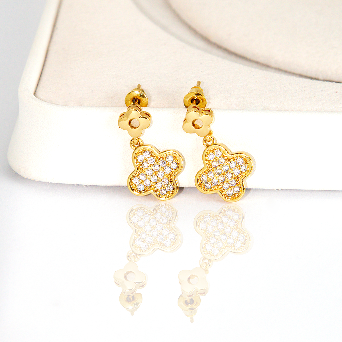 Brinco Trevo Dupla Com Zircônias Banhado