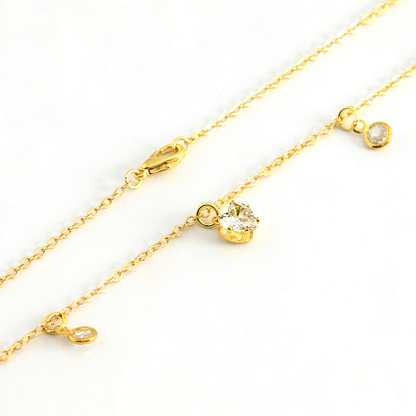 Colar Corações e Cristais Pendurados Banhado