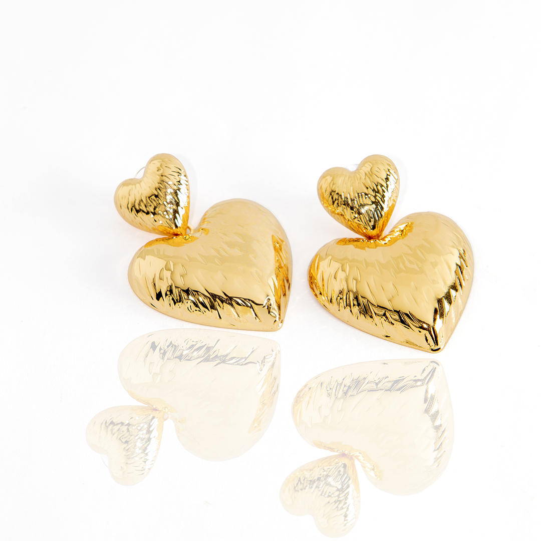 Brinco Coração Duplo Texturizado Banhado