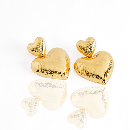 Brinco Coração Duplo Texturizado Banhado