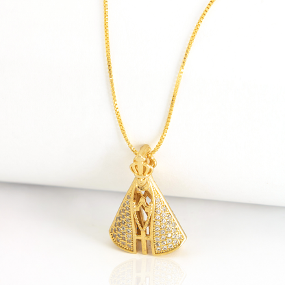 Colar Pingente Nossa Senhora Aparecida Dupla Face Com Zircônias Coloridas Banhado em Ouro 18K