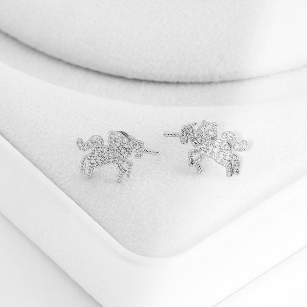 Brinco Mini Unicórnio Brilhante Banhado