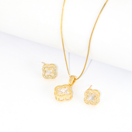 Conjunto Trevo Pequeno Cristal Cravejado Banhado