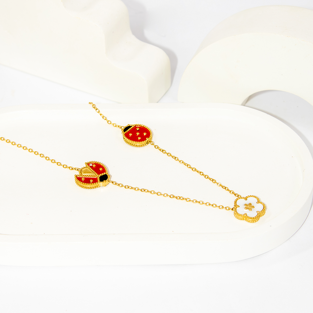 Corrente de Pingente Flor e Joaninha