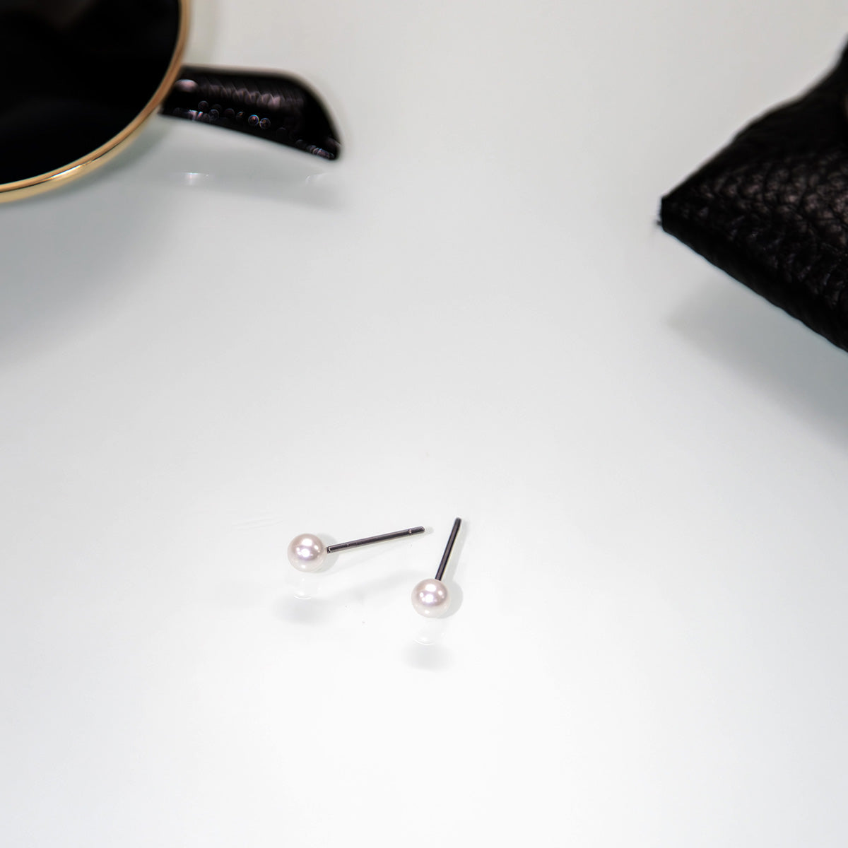 Brinco Perola Pequeno Pino Aço Inoxidavel