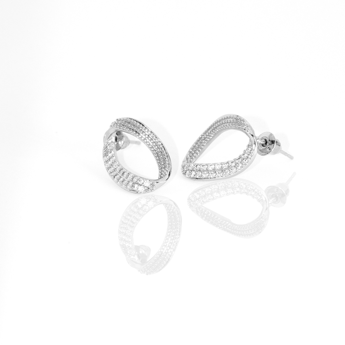 Brinco Oval Cravejado Contorno Duplo Banhado