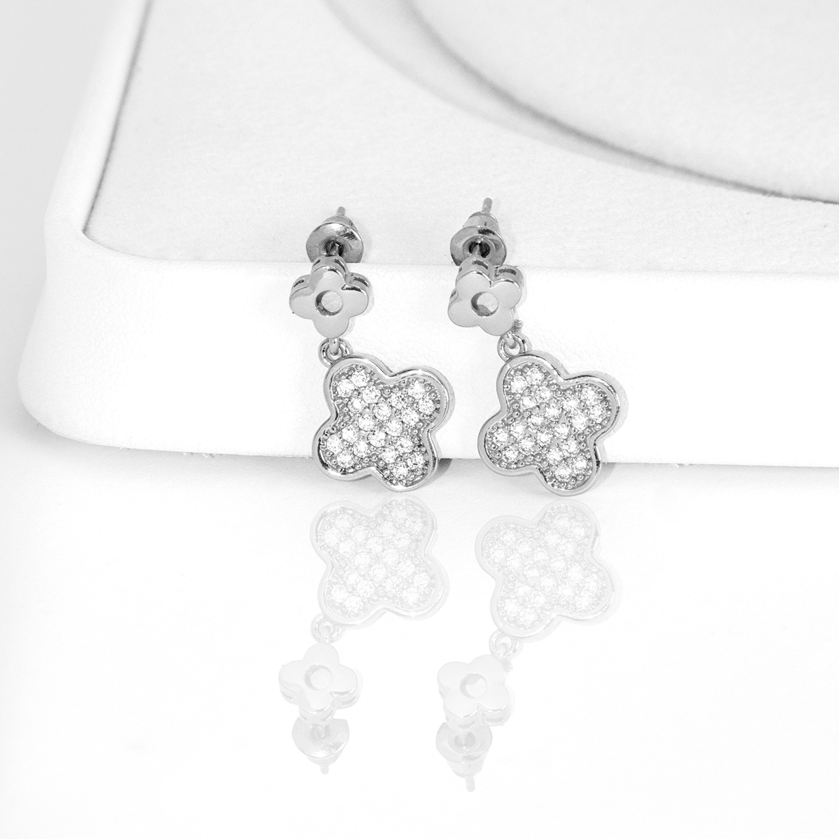 Brinco Trevo Dupla Com Zircônias Banhado