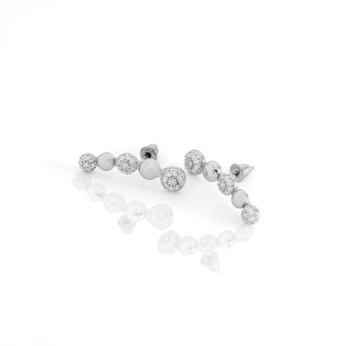 Brinco Ear Cuff Esferas Com Zircônias Banhado