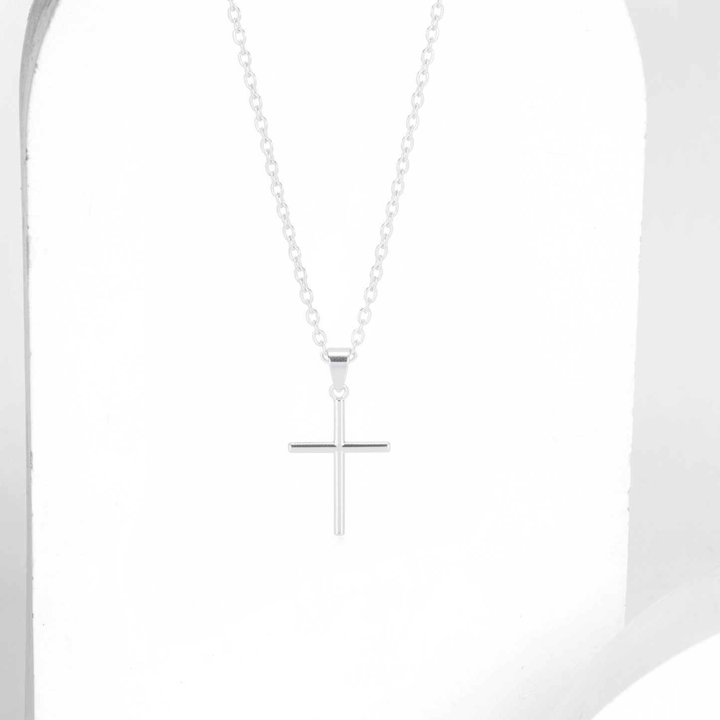 Colar com Pingente de Cruz Palito Banhado a Prata