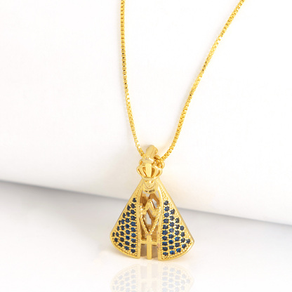 Colar Pingente Nossa Senhora Aparecida Dupla Face Com Zircônias Coloridas Banhado em Ouro 18K
