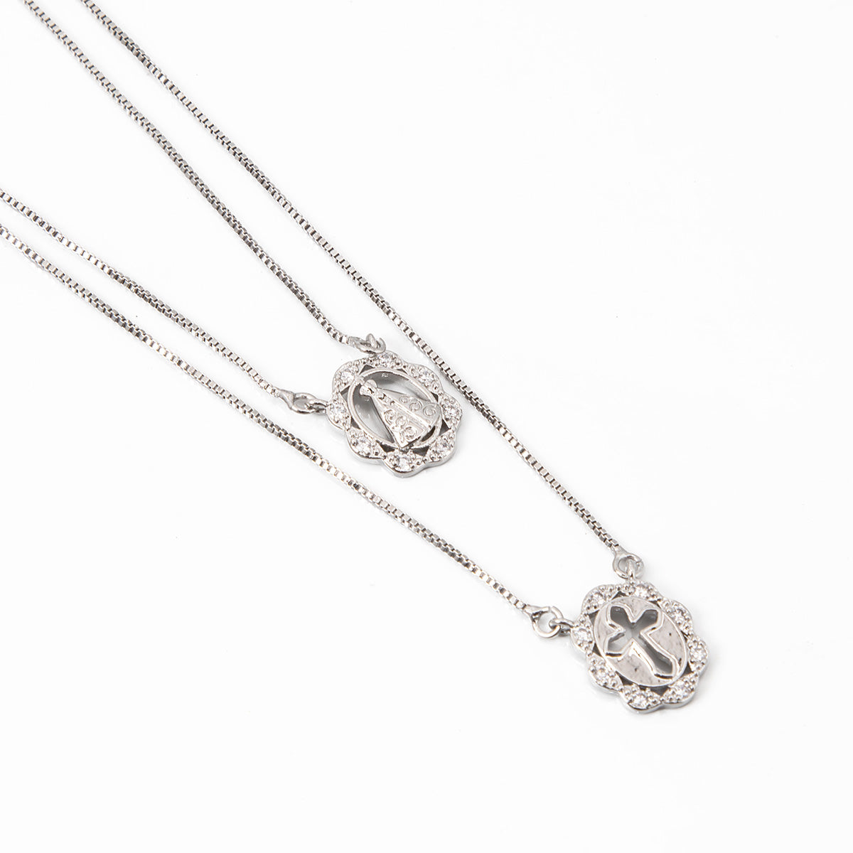 Colar Duplo Pingentes Cruz e Nossa Senhora Cravejado Zircônia Banhado