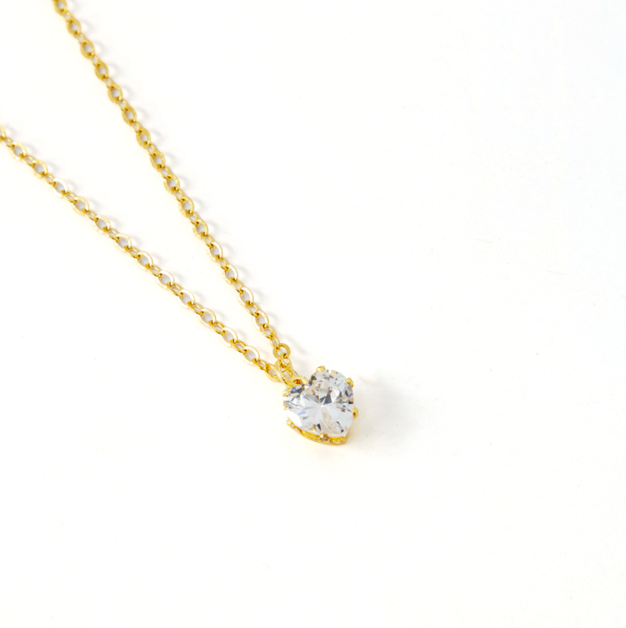 Colar com Pingente Ponto de Luz em Formato de Coração Banhado