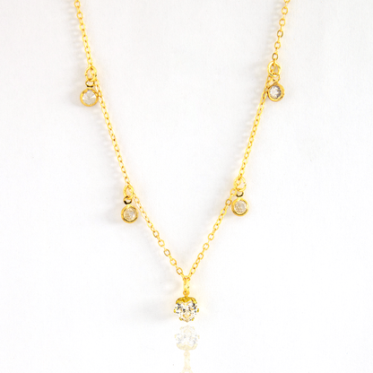 Colar Corações e Cristais Pendurados Banhado