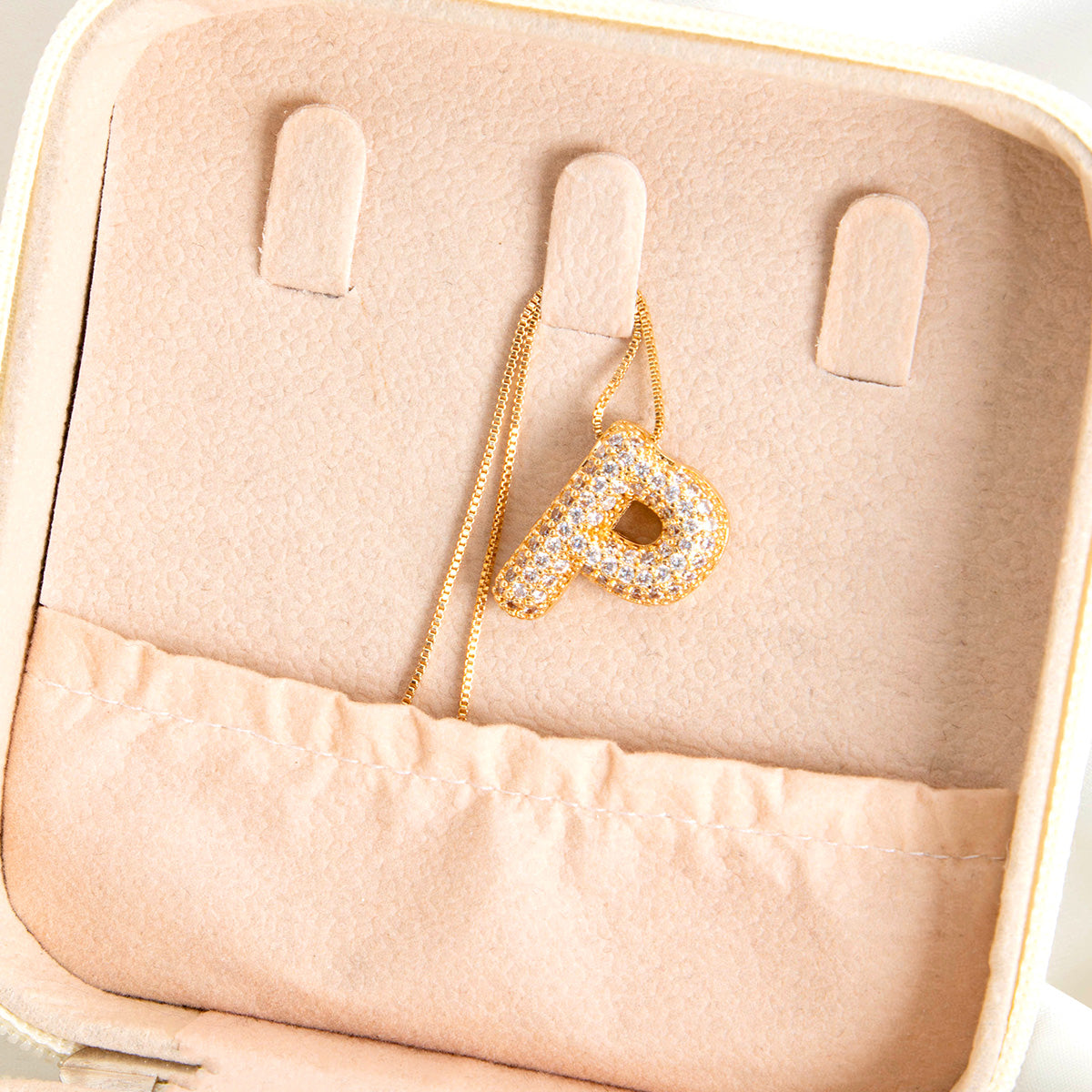 Colar Letra Bubble Cravejada em Zircônia Banhado em Ouro 18K