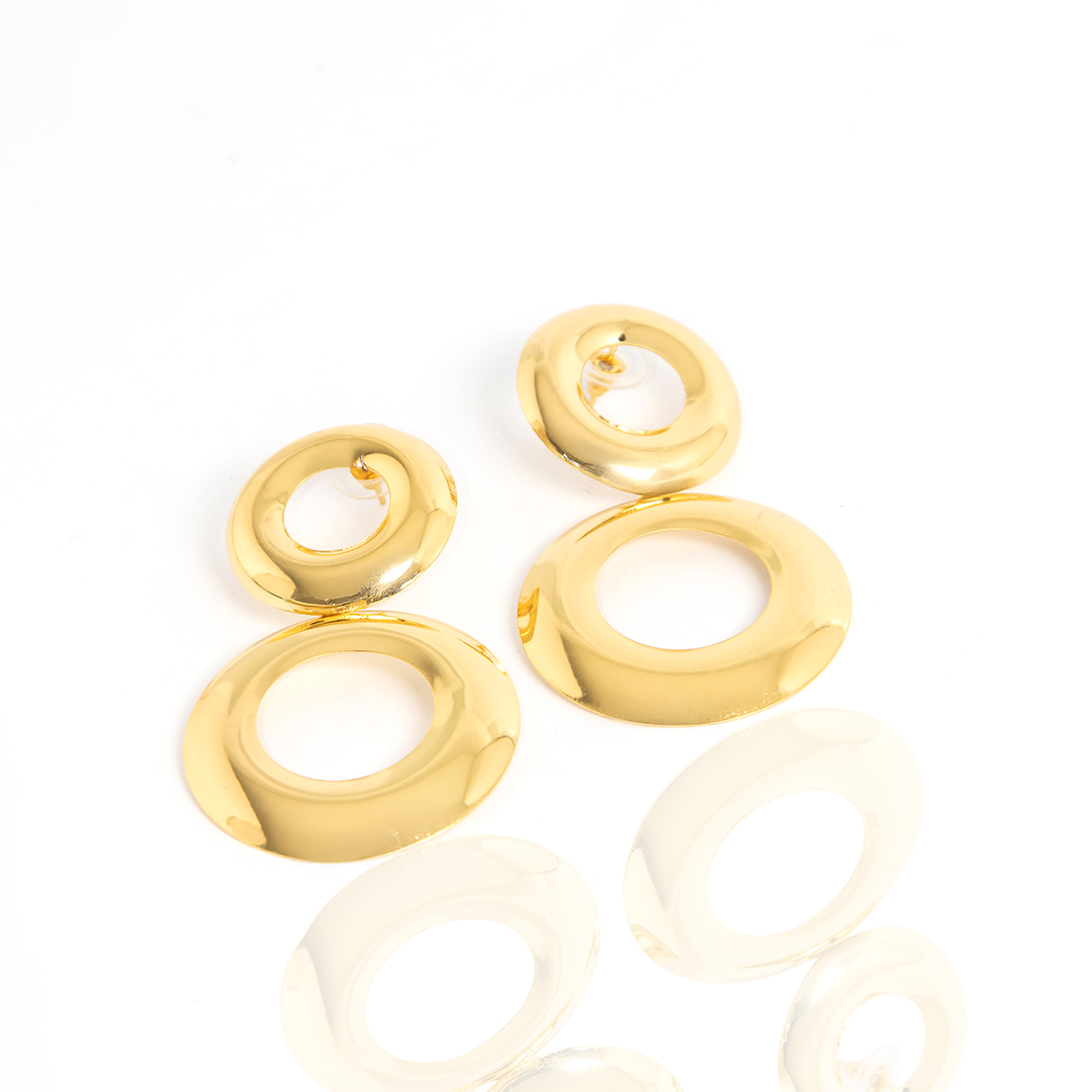 Brinco Duplo Circular Esculpido Metálico Banhado