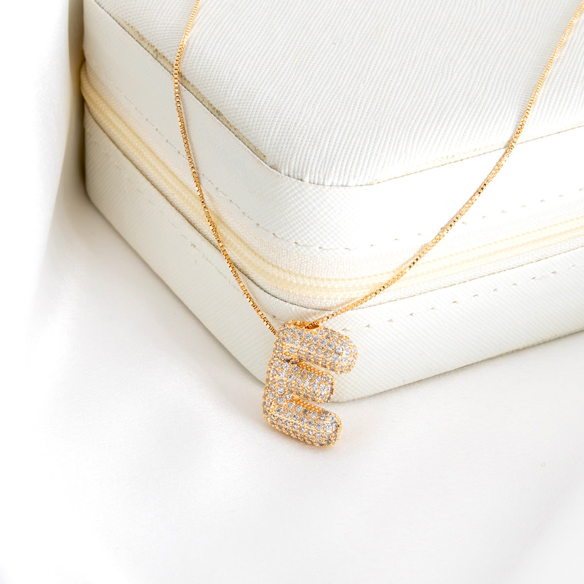 Colar Letra Bubble Cravejada em Zircônia Banhado em Ouro 18K