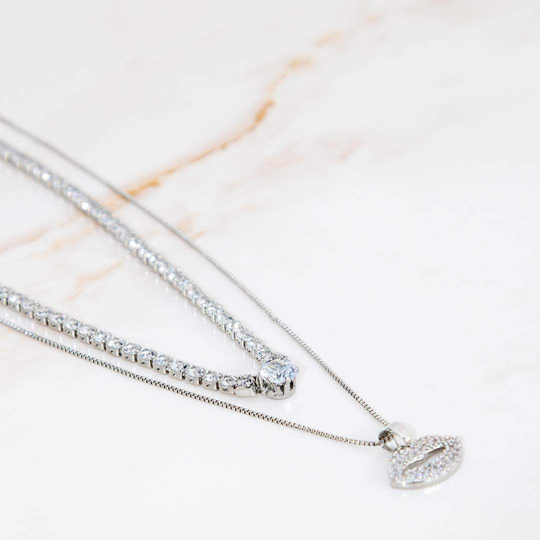 Colar Duplo Zircônias Luxo com Pingente de Boca Banhado