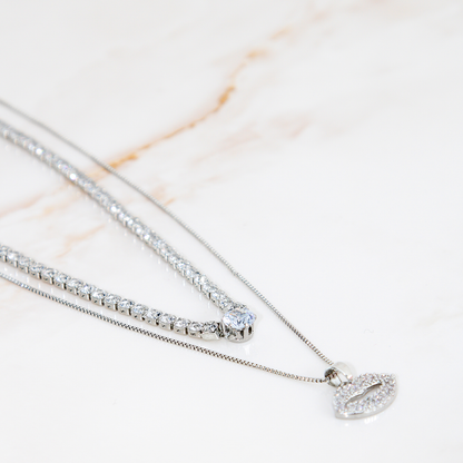 Colar Duplo Zircônias Luxo com Pingente de Boca Banhado