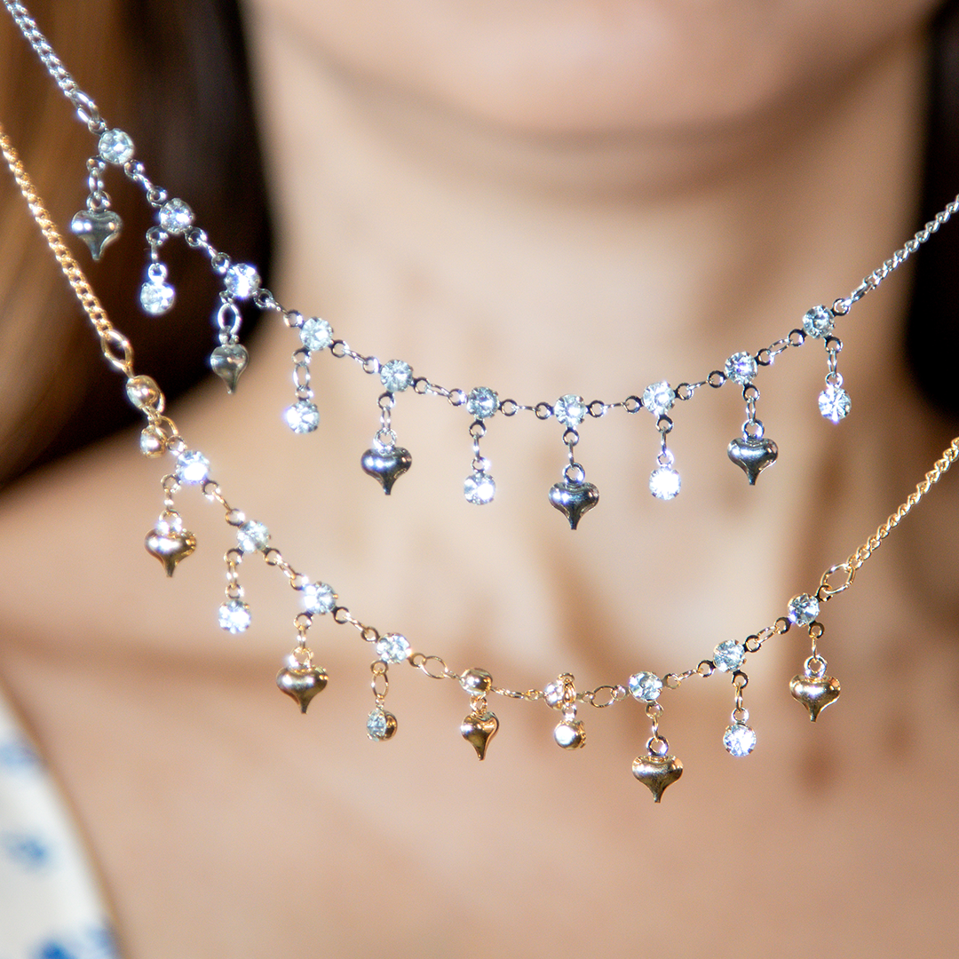 Colar Corações e Cristais Pendurados Banhado
