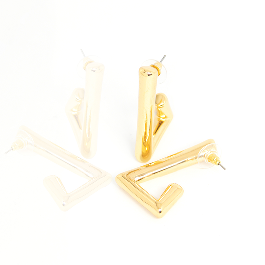 Brinco Geométrico Em L Banhado