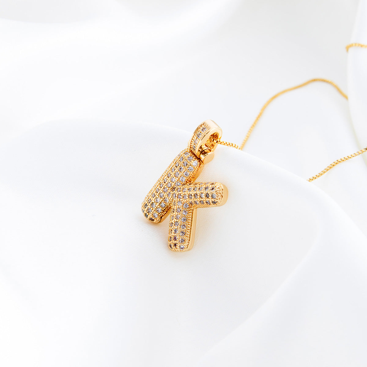 Colar Letra Bubble Cravejada em Zircônia Banhado em Ouro 18K