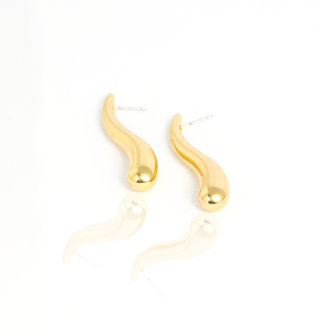 Brinco Gota Esculpida Metálica Banhado