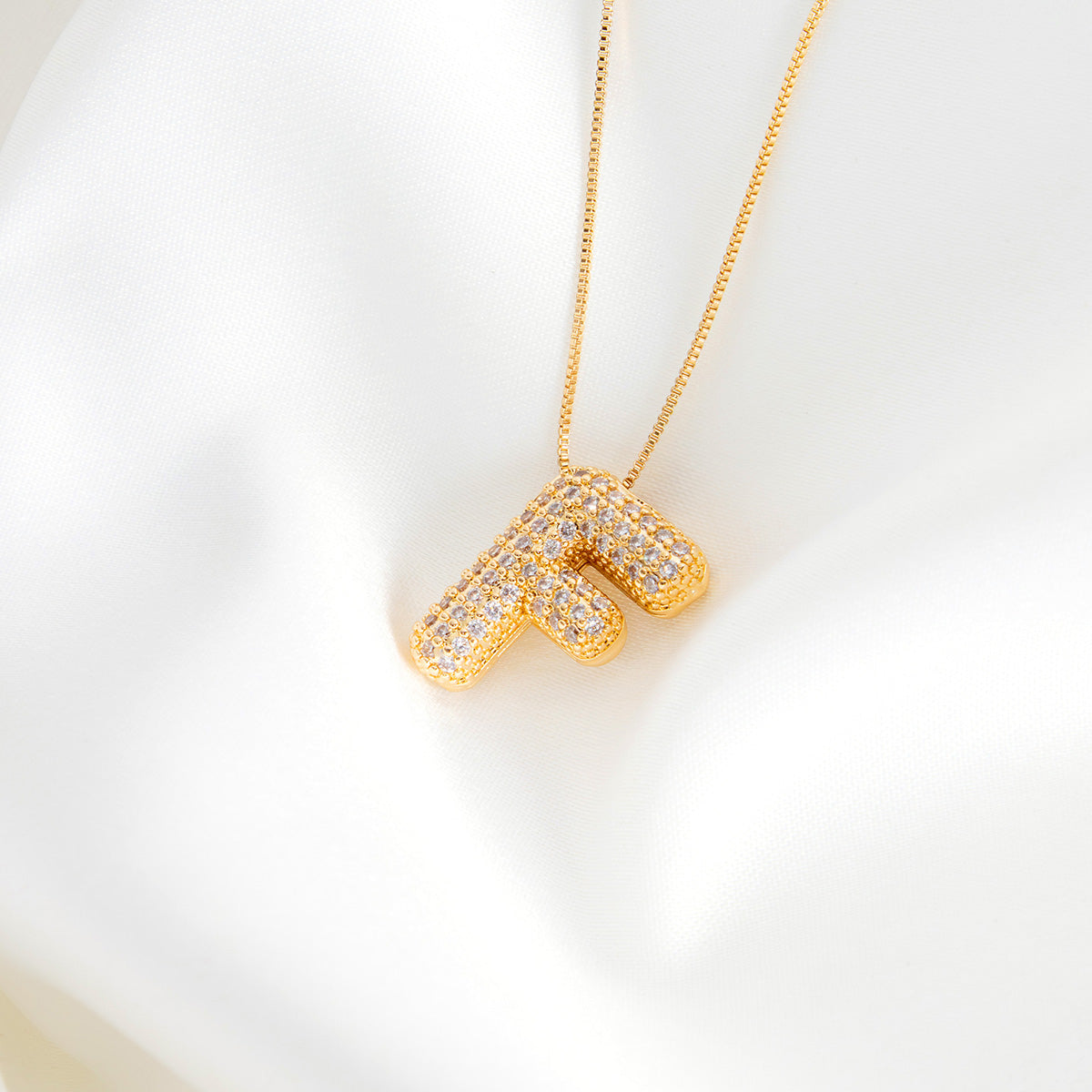 Colar Letra Bubble Cravejada em Zircônia Banhado em Ouro 18K