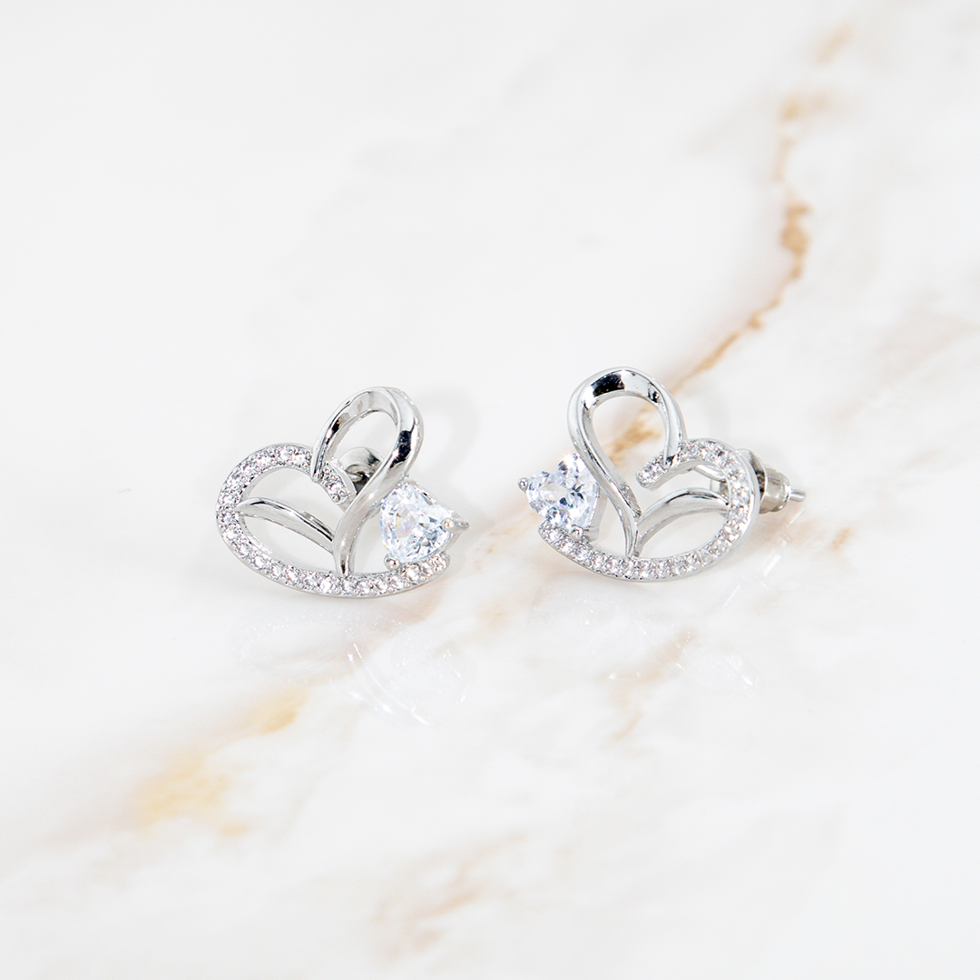 Brinco Coração Invertido Com Cristal Cravejado Banhado