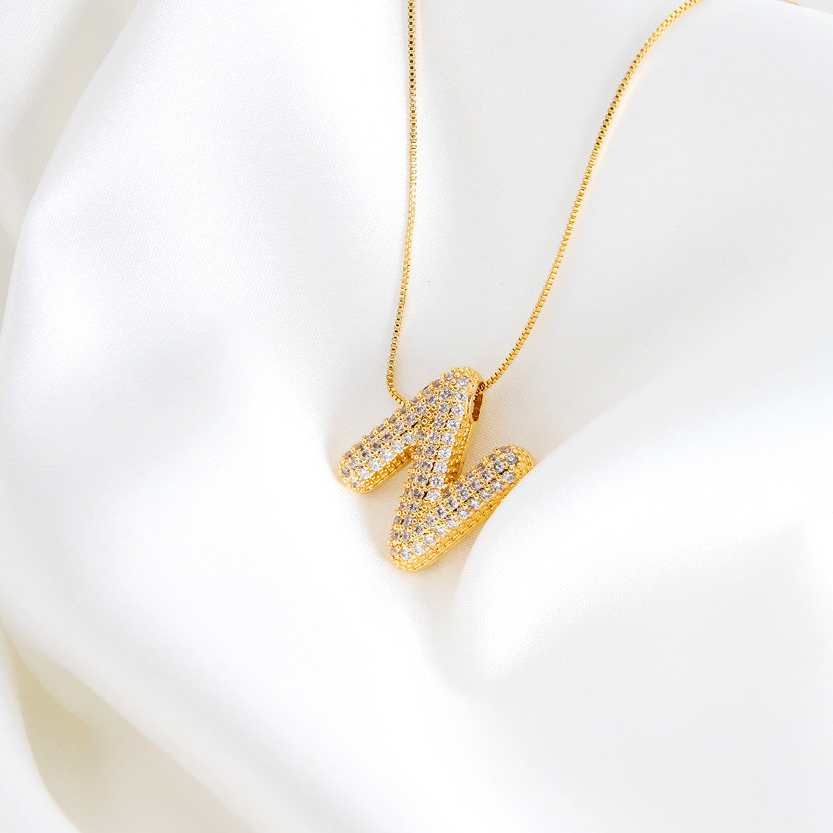 Colar Letra Bubble Cravejada em Zircônia Banhado em Ouro 18K