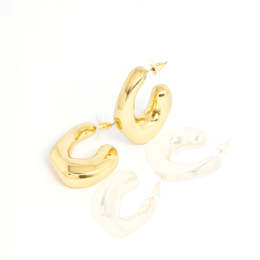 Brinco Curva Moderna Metálica Banhado