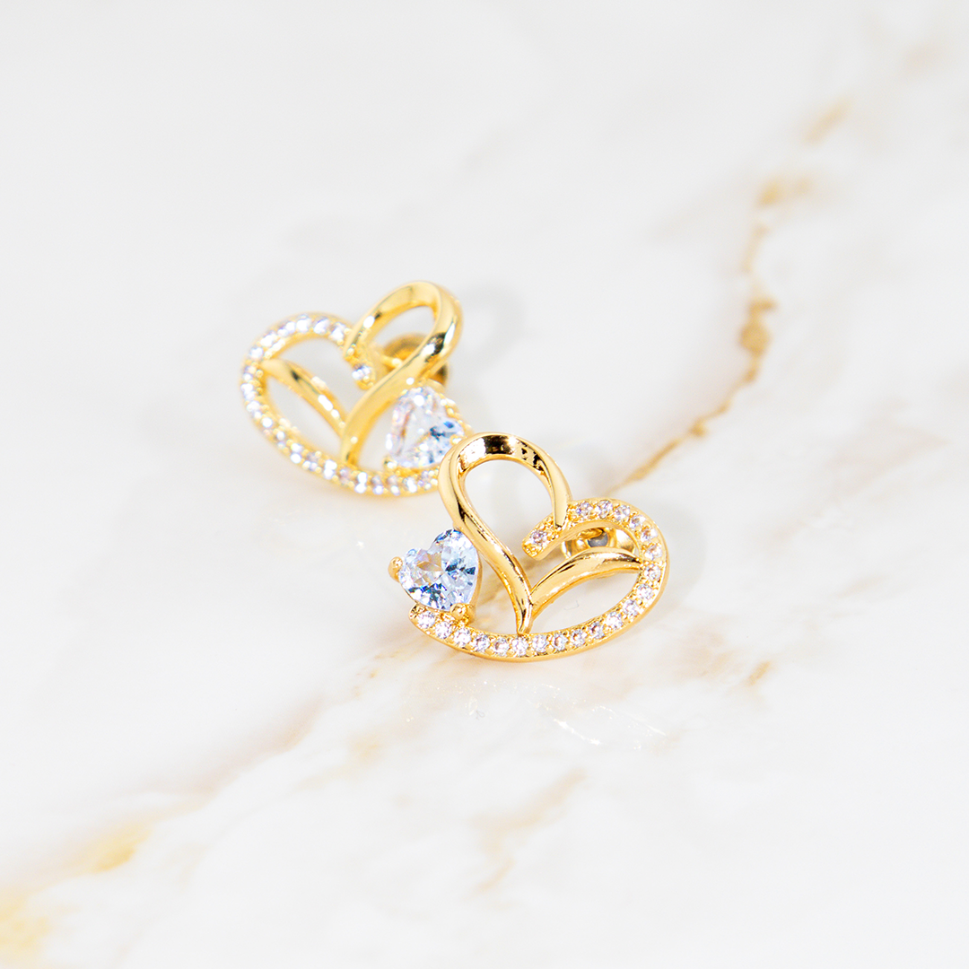 Brinco Coração Invertido Com Cristal Cravejado Banhado