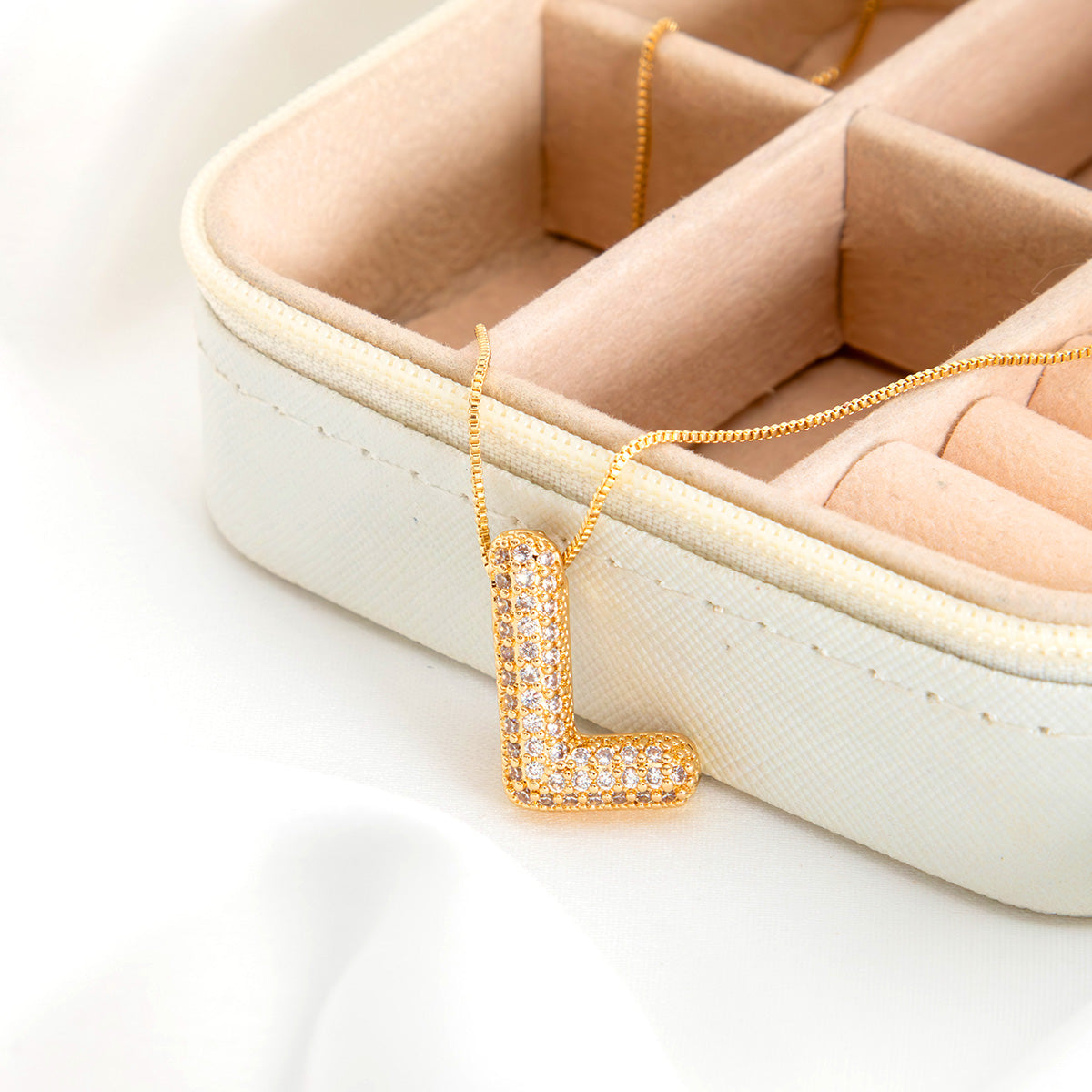 Colar Letra Bubble Cravejada em Zircônia Banhado em Ouro 18K