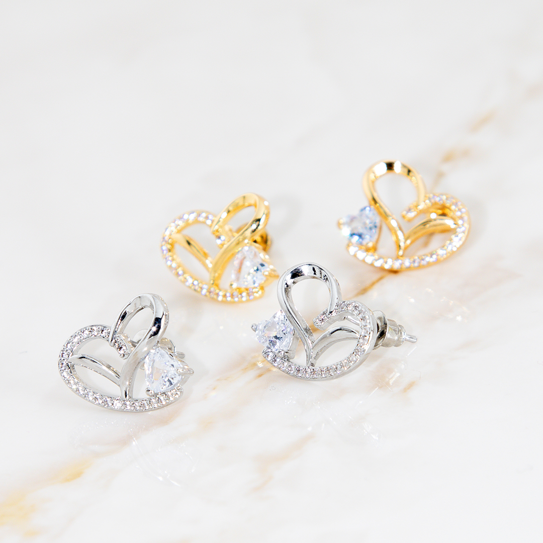 Brinco Coração Invertido Com Cristal Cravejado Banhado