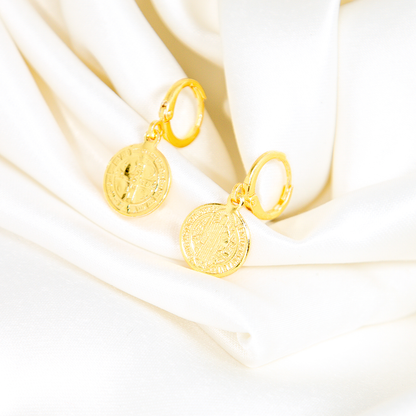 Brinco Medalha De Sao Bento Banhado A Ouro