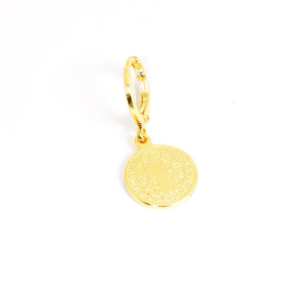 Brinco Medalha De Sao Bento Banhado A Ouro