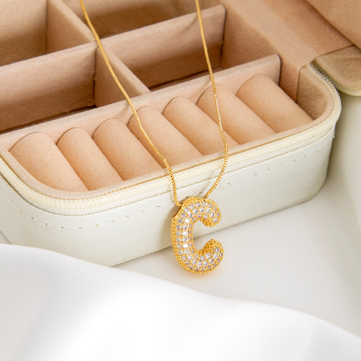 Colar Letra Bubble Cravejada em Zircônia Banhado em Ouro 18K