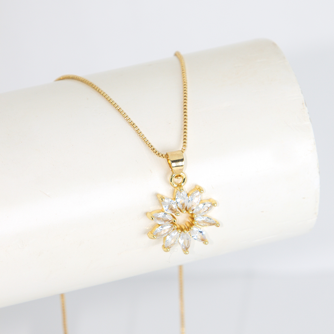 Conjunto Flor Solar Cravejado Banhado