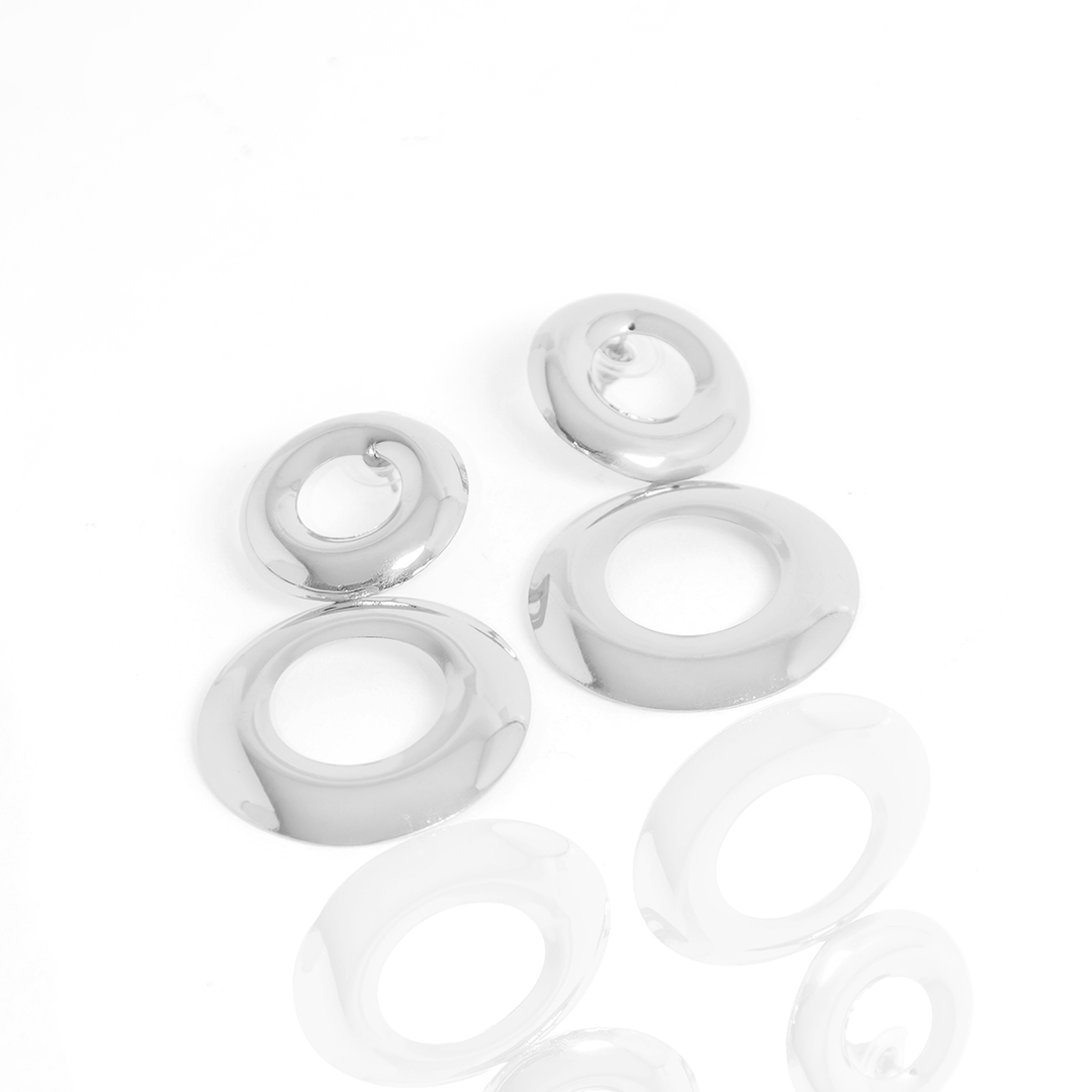 Brinco Duplo Circular Esculpido Metálico Banhado