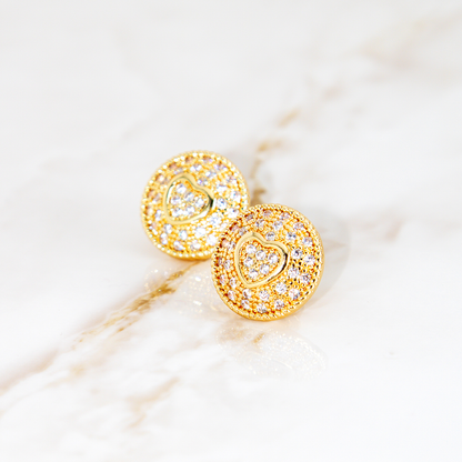 Brinco Redondo Cravejado Com Detalhe De Coração Banhado