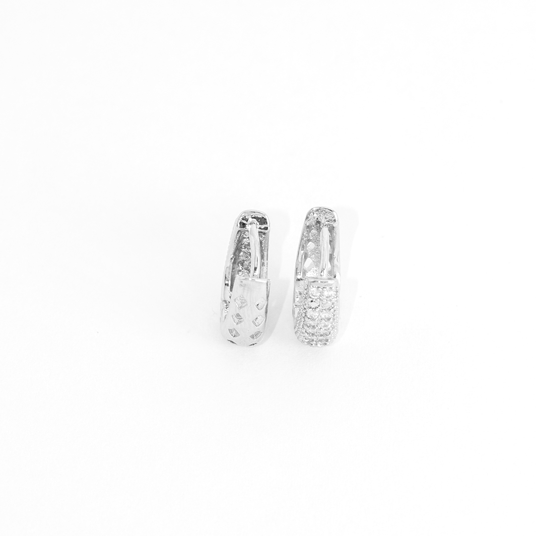 Brinco Argola Oval Cravejado Banhado A Prata