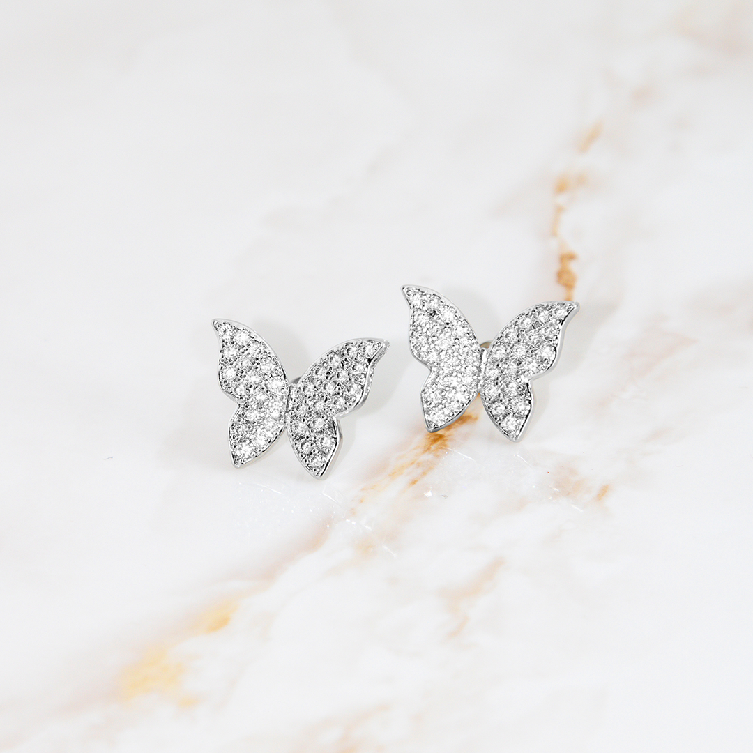 Brinco Borboleta Brilho de Luz Banhado