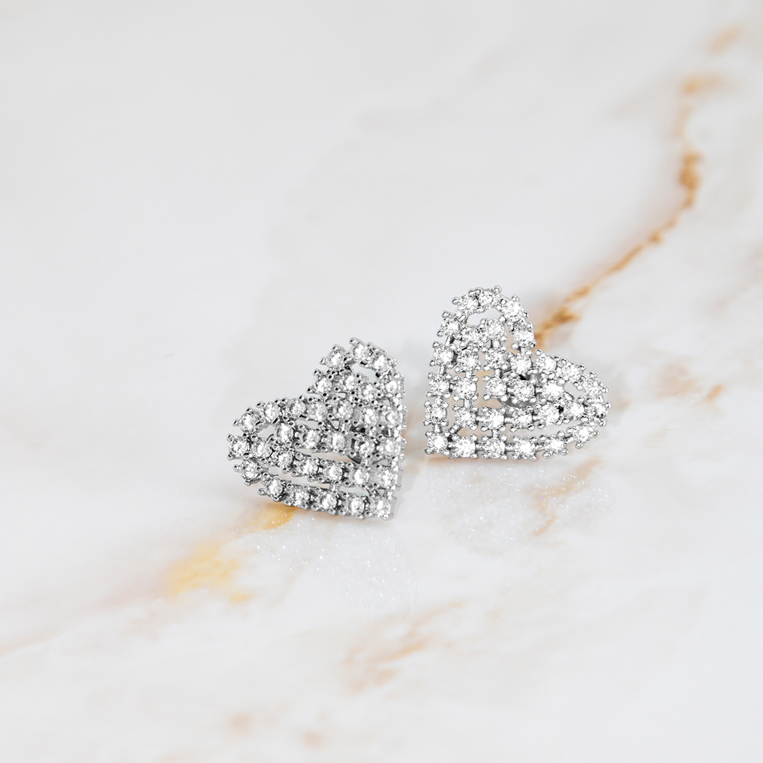 Brinco Coração Cravejado Com Zircônia Banhado