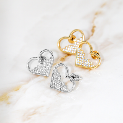 Brinco Coração Meio Cravejado Banhado