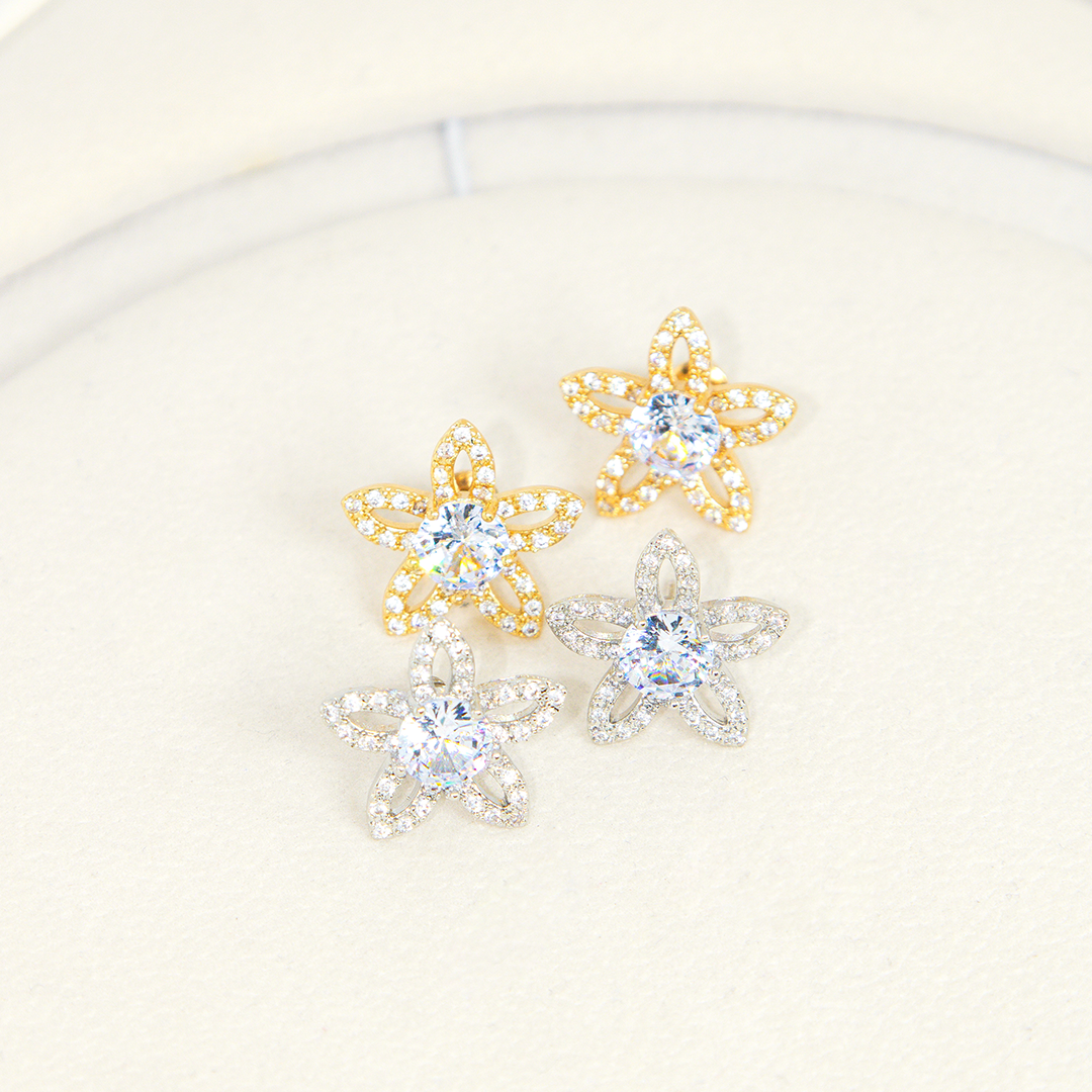 Brinco Flor Vazada com Zircônia Central Banhado