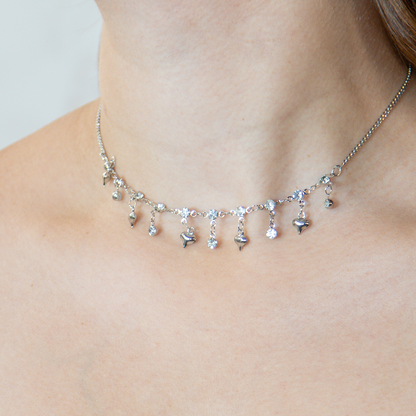 Colar Corações e Cristais Pendurados Banhado